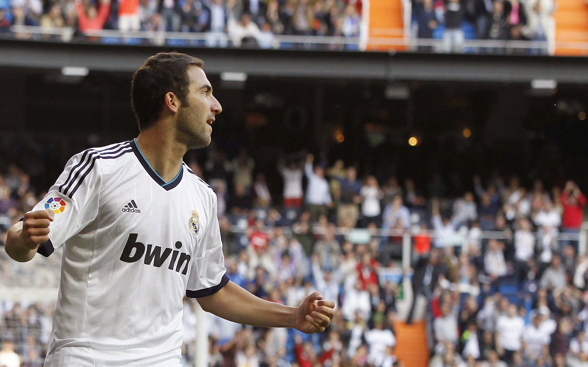 “足球公益赛事火爆，广泛带动全民健身热潮”，足球公益项目简介